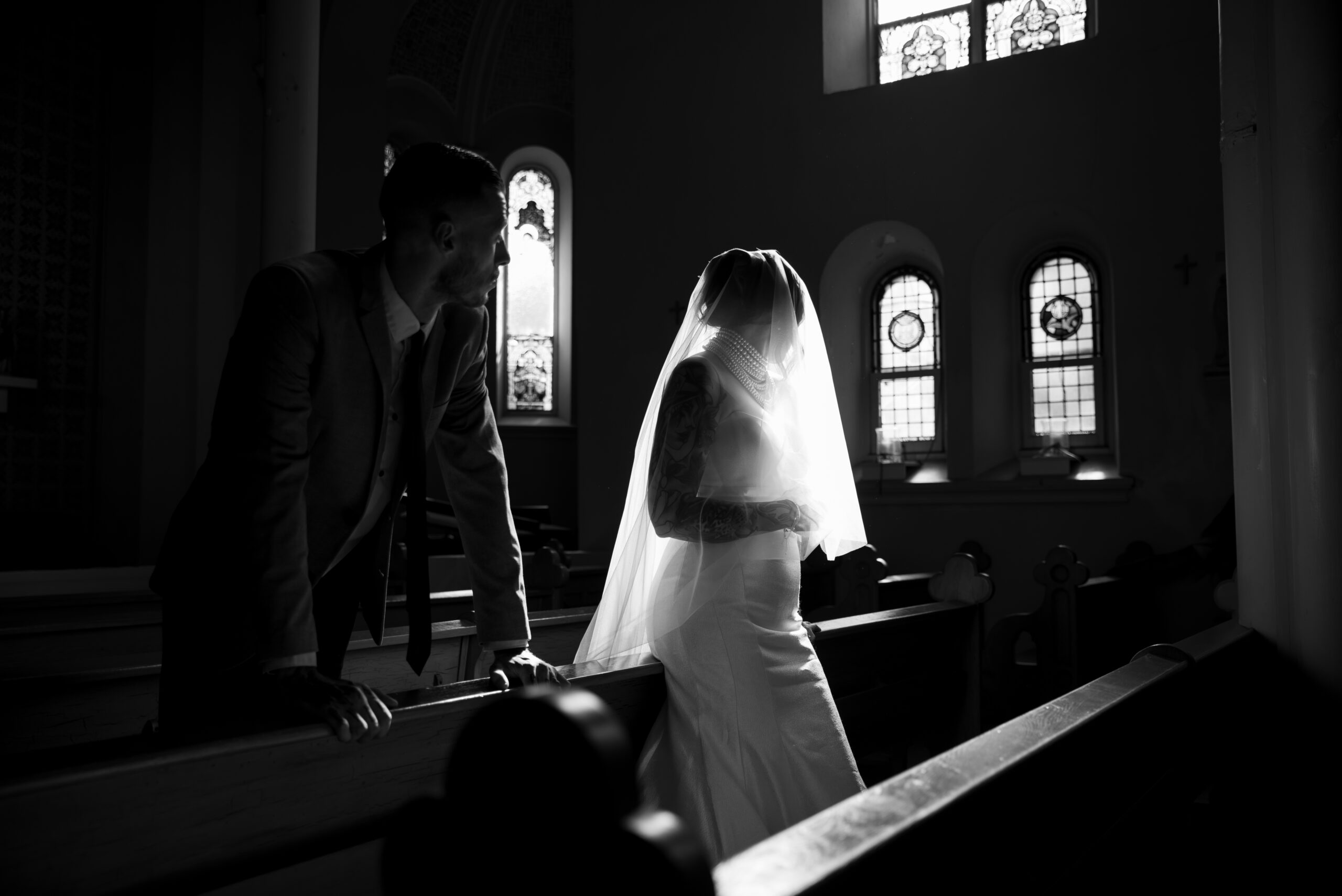 chapel wedding portraits, black and white wedding portraits, missouri wedding photographer